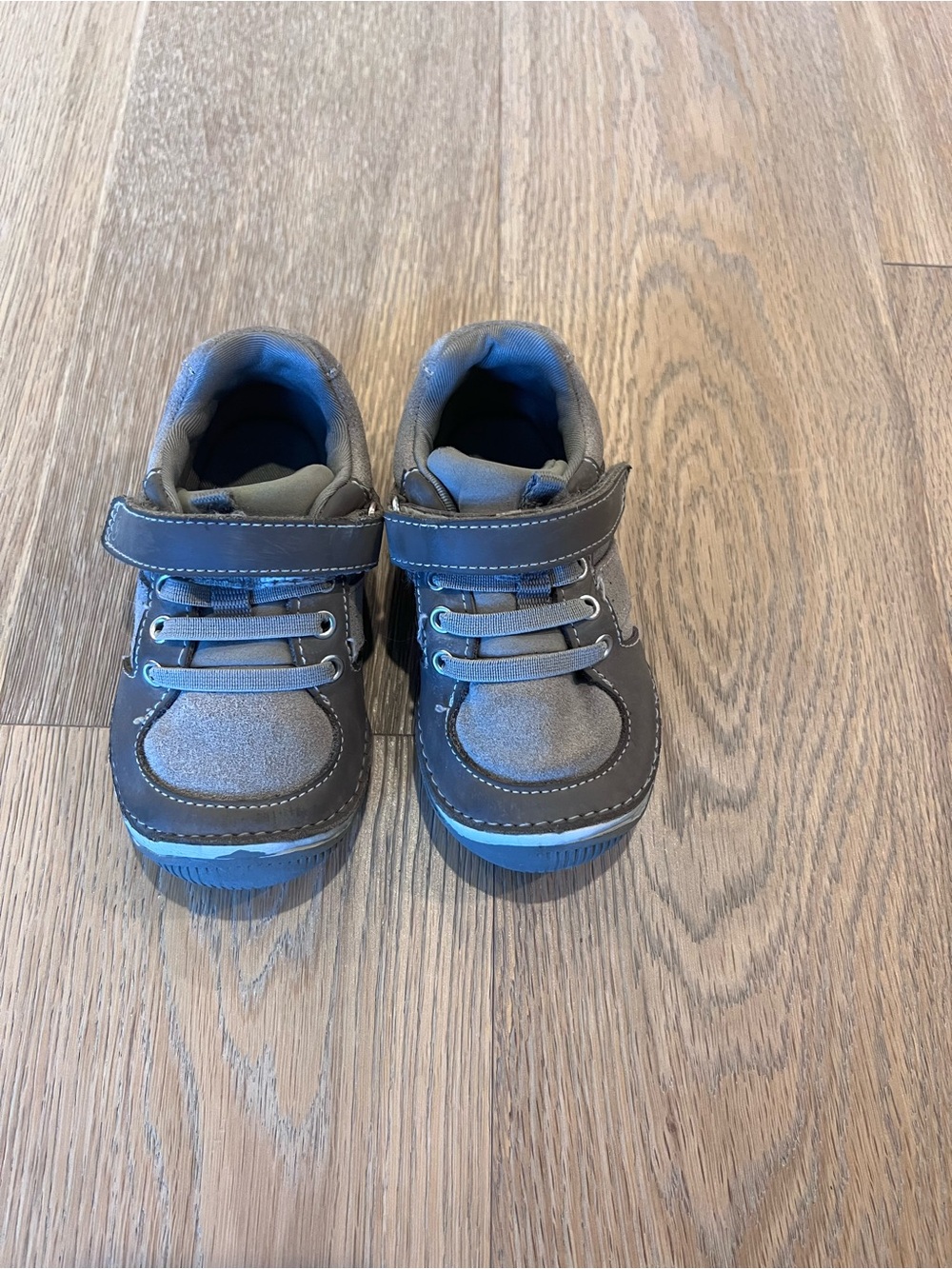Stride Rite Gray and Brown Toddler Hook-and-Loop Sneakers Size 7.5 Wide
